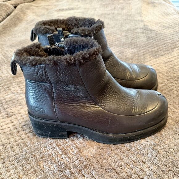 UGG Brooklyn Women's Black Leather Sheepskin Lined Boots Size 8 - Picture 2 of 8